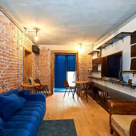 Apartment Chic - Free Netflix, Coffee & Water Included